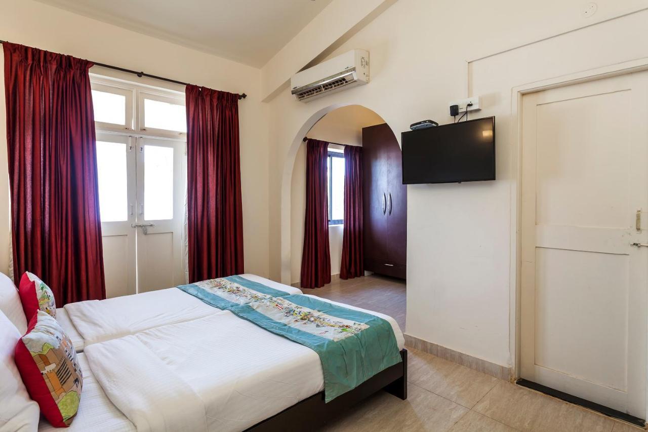 Hotel Collection O 400 Baga Circle